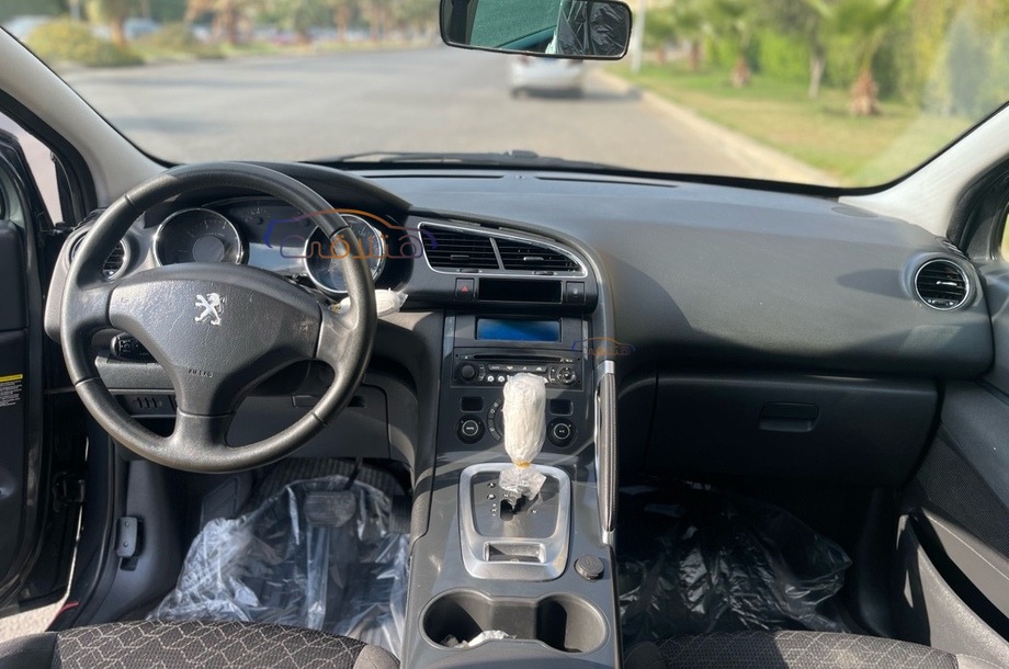 3008 Peugeot رمادي