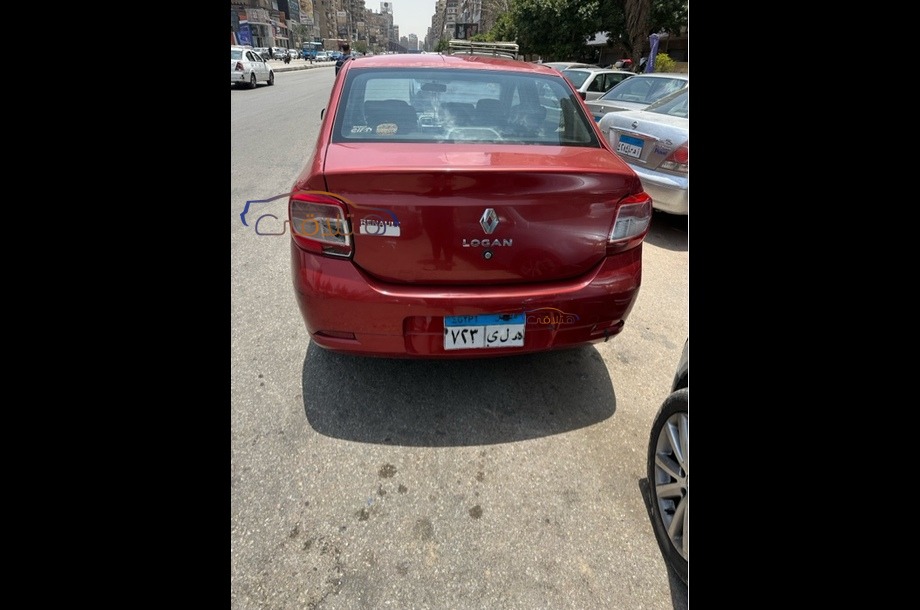 Logan Renault احمر