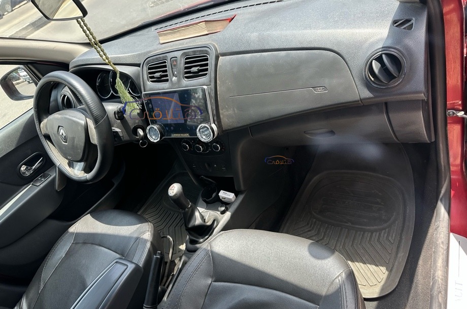 Logan Renault احمر