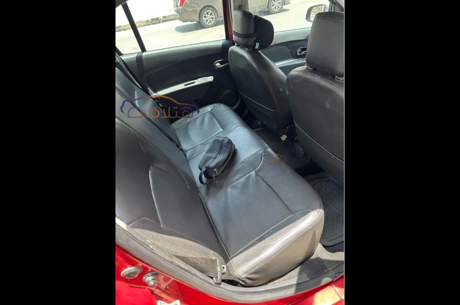 Logan Renault احمر