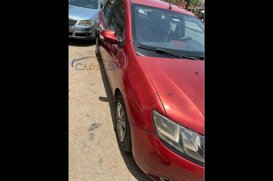 Logan Renault احمر