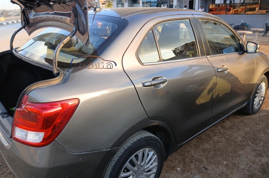 Dzire Suzuki فضي