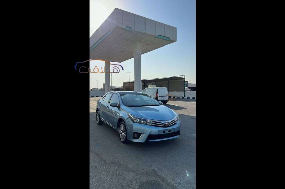 Corolla Toyota فضي