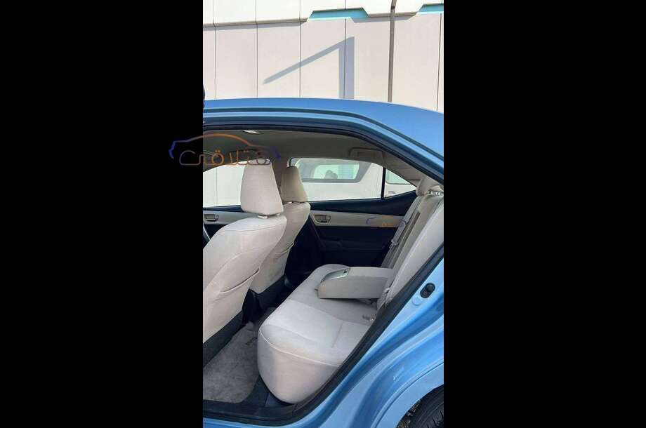 Corolla Toyota فضي