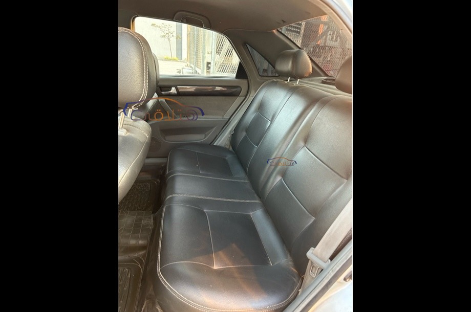 Optra Chevrolet فضي