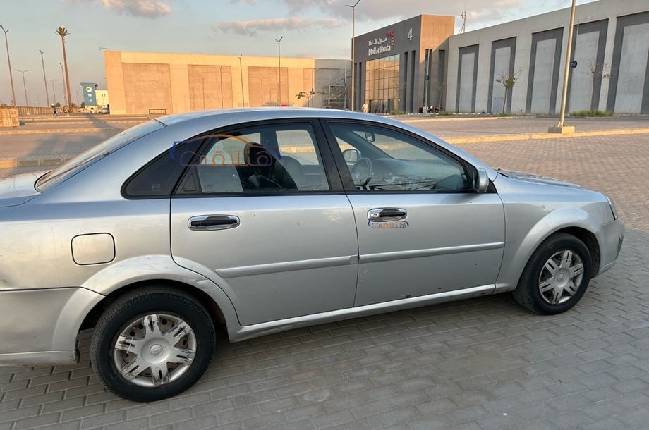 Optra Chevrolet فضي