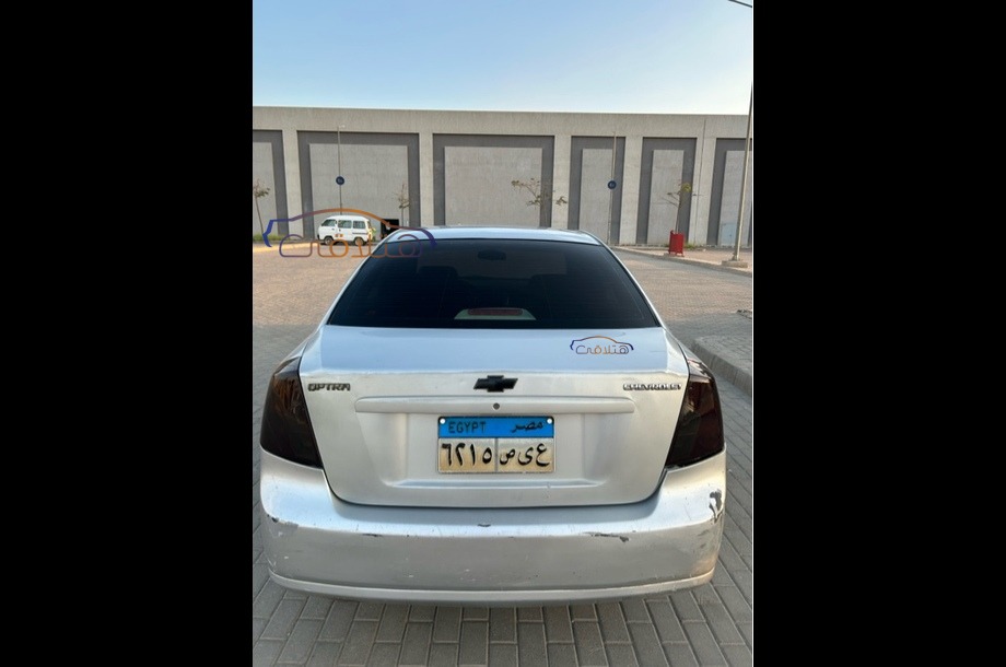 Optra Chevrolet فضي