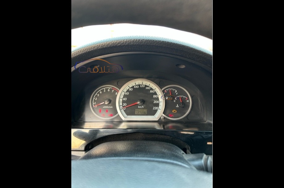 Optra Chevrolet فضي