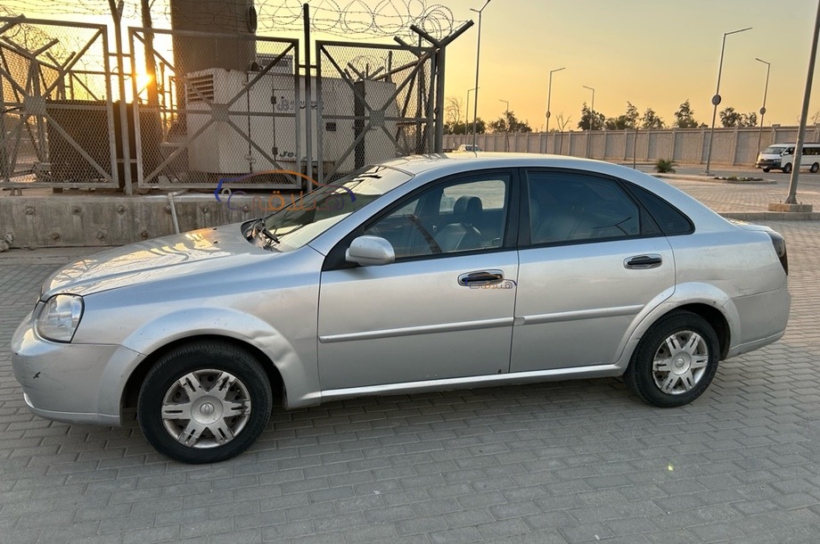 Optra Chevrolet فضي