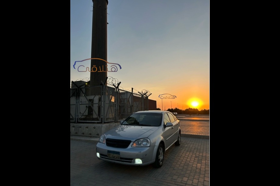 Optra Chevrolet فضي