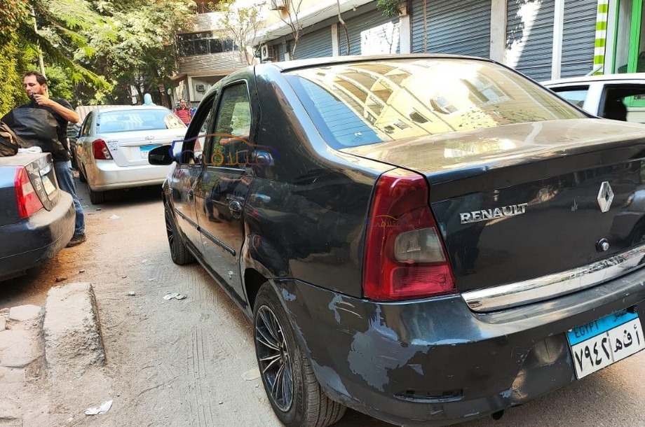 Logan Renault فضي