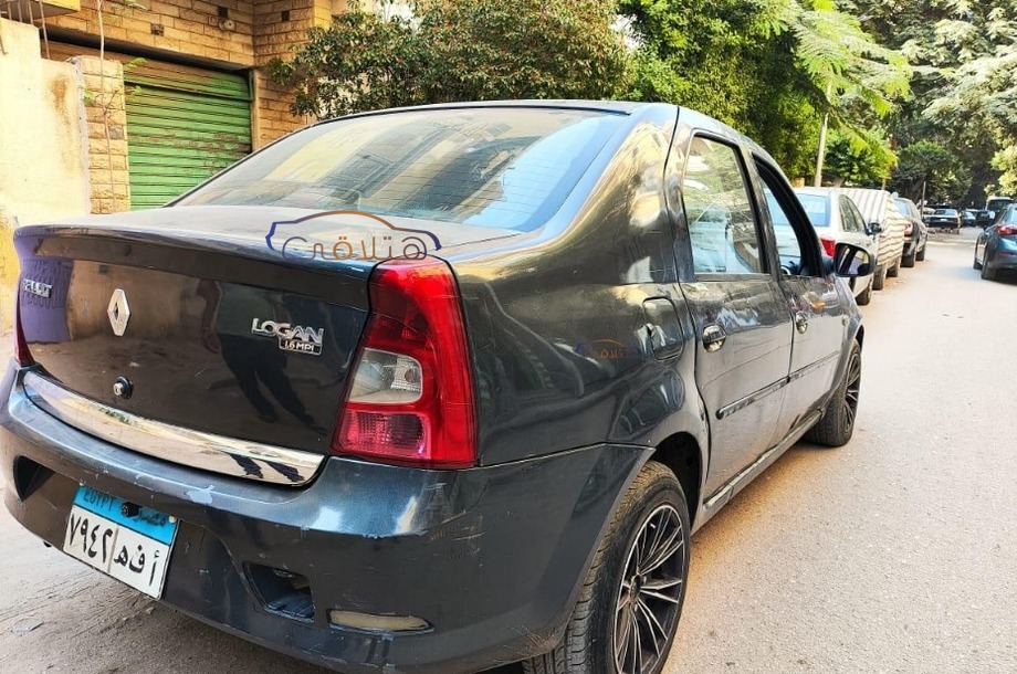 Logan Renault فضي