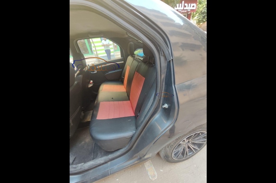 Logan Renault فضي