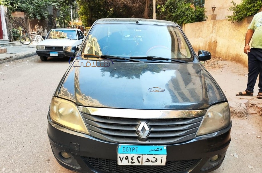 Logan Renault فضي