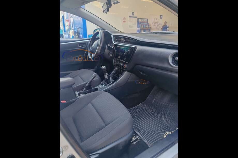 Corolla Toyota فضي