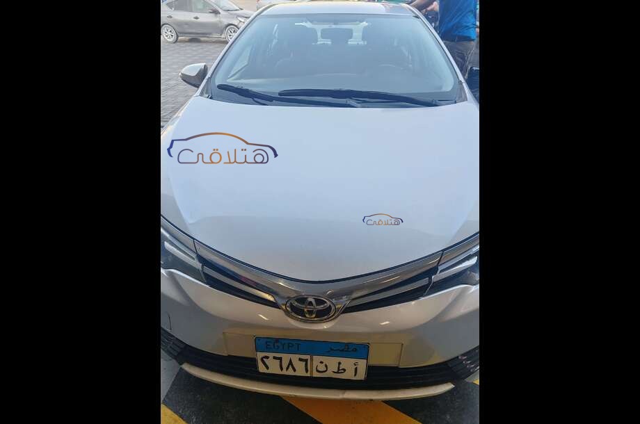Corolla Toyota فضي