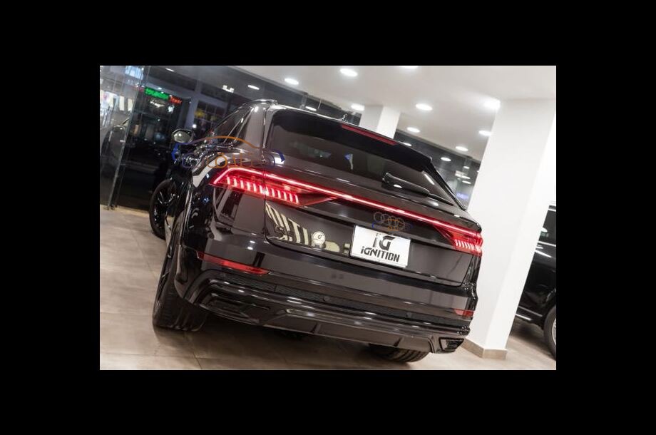 Q8 Audi Black