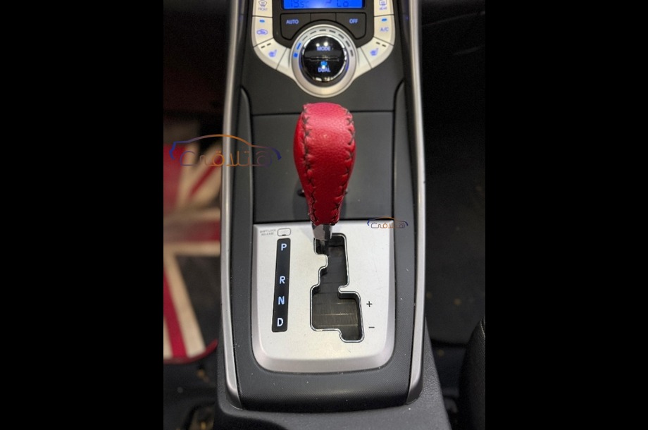 Elantra MD Hyundai أبيض