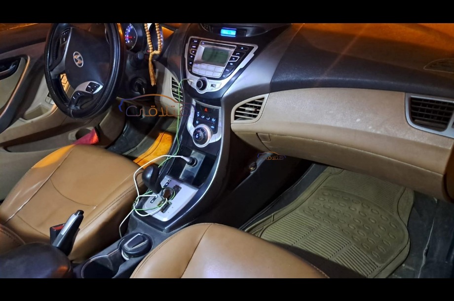 Elantra MD Hyundai أبيض