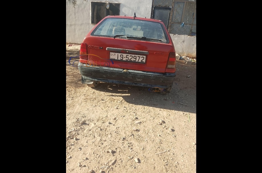 Kadett Opel احمر