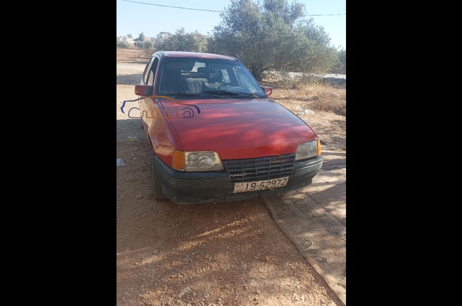 Kadett Opel احمر