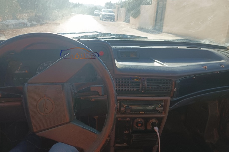 Kadett Opel احمر