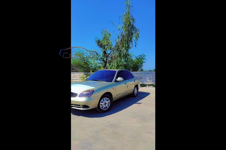 Nubira 2 Daewoo ذهبي