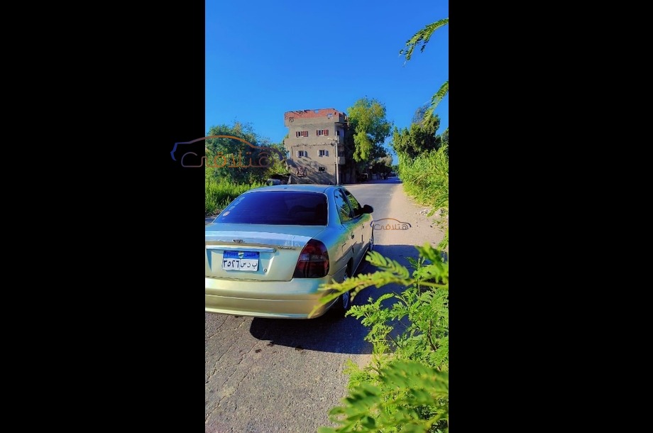Nubira 2 Daewoo ذهبي