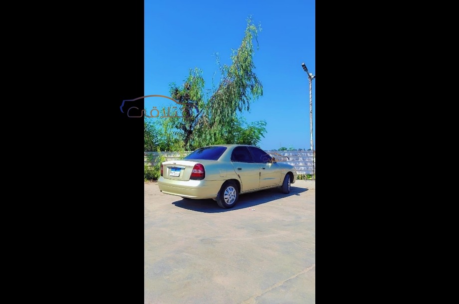 Nubira 2 Daewoo ذهبي