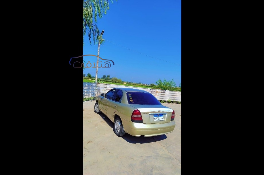 Nubira 2 Daewoo ذهبي