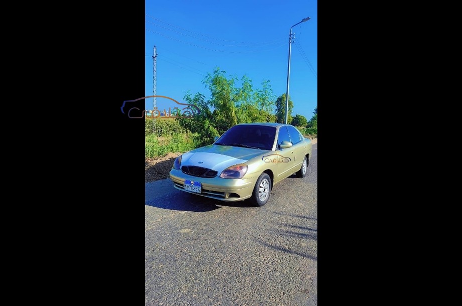 Nubira 2 Daewoo ذهبي