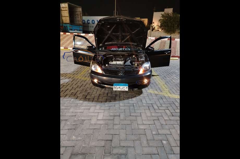 Lancer Puma Mitsubishi أسود