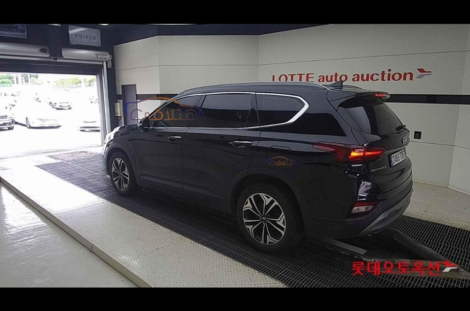 Santa Fe Hyundai أسود