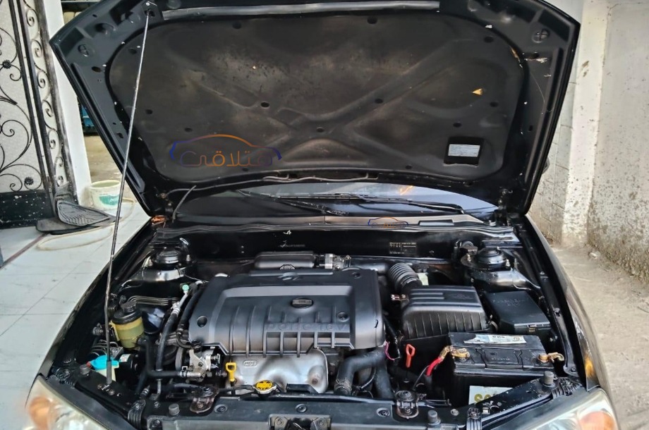 Avante Hyundai أسود