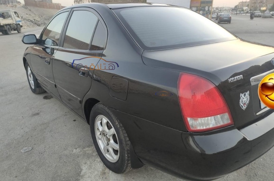 Avante Hyundai أسود