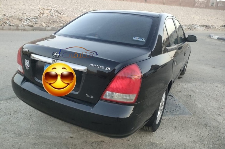 Avante Hyundai أسود