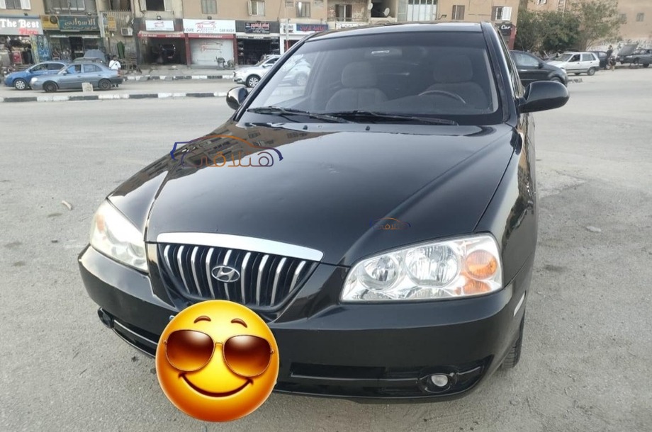 Avante Hyundai أسود