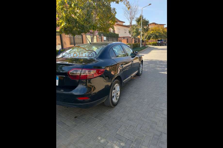 Fluence Renault أسود