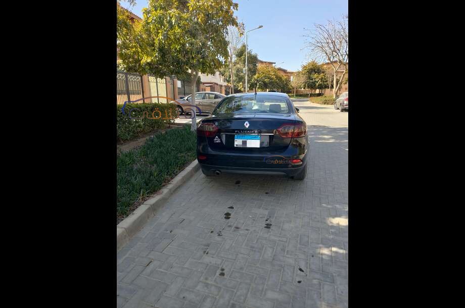 Fluence Renault أسود