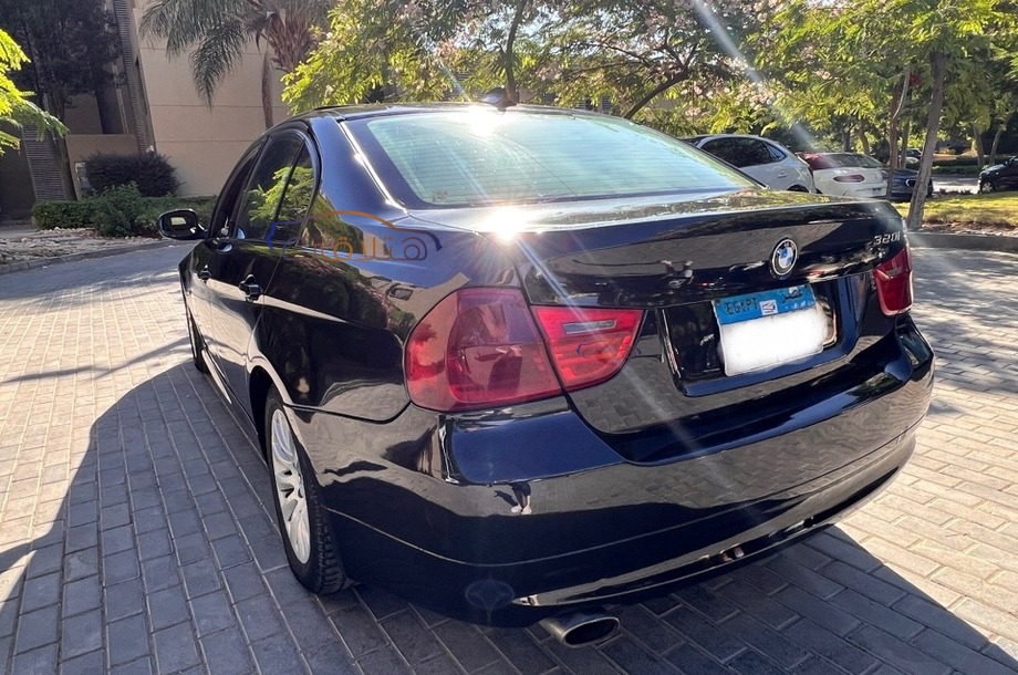 320 BMW Black