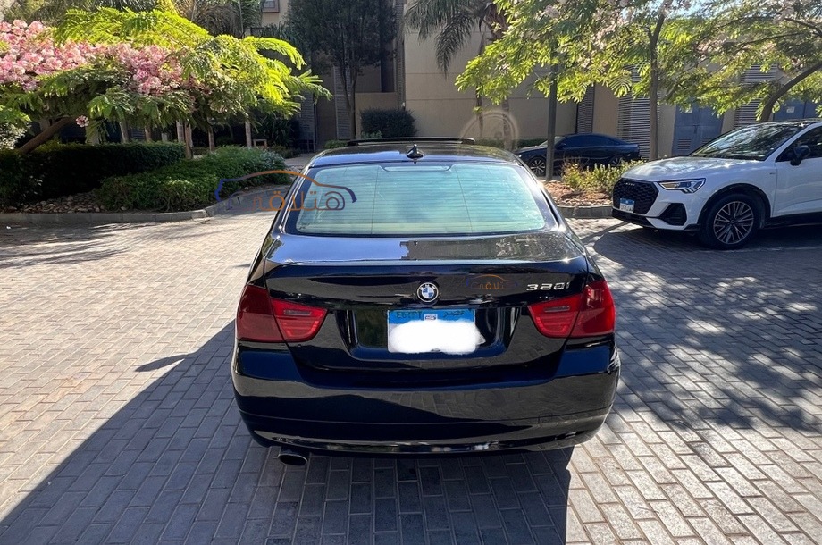 320 BMW Black