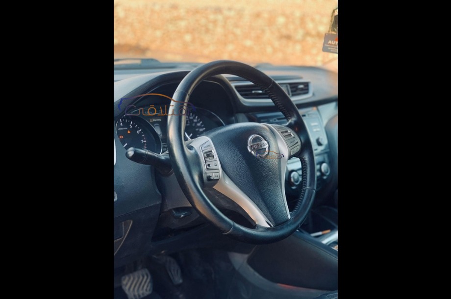 Qashqai Nissan فضي
