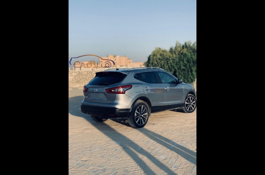 Qashqai Nissan فضي