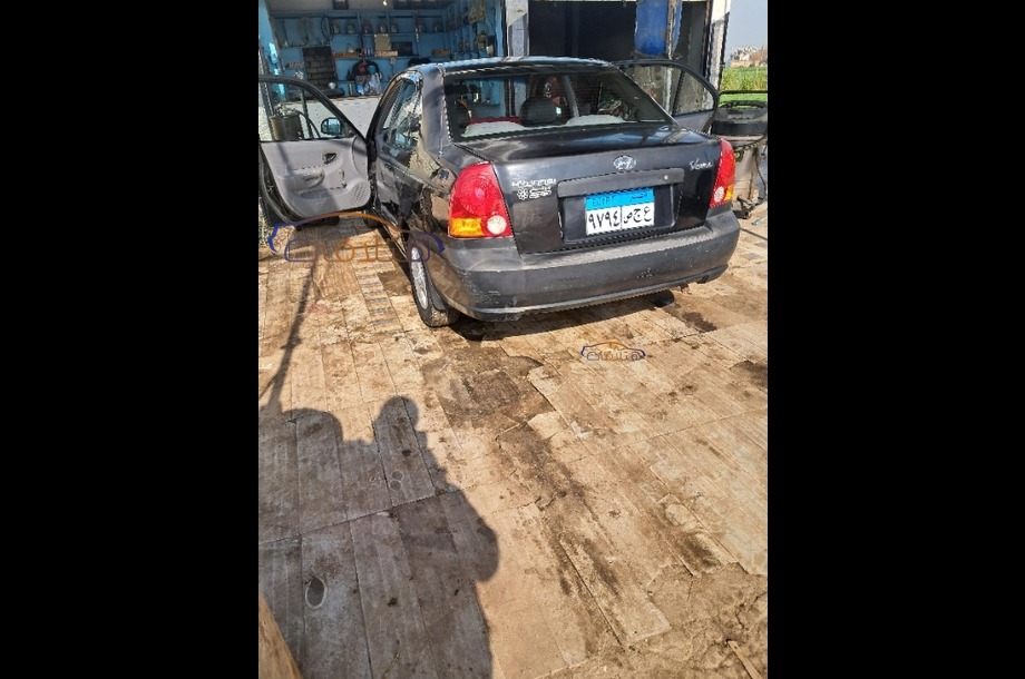 Verna Hyundai الأزرق الداكن