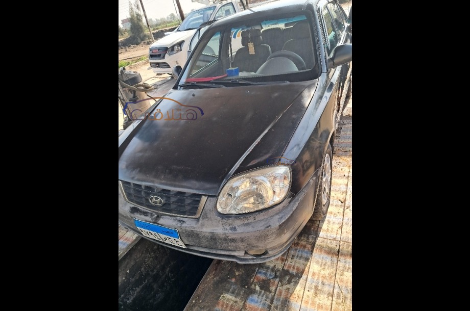 Verna Hyundai الأزرق الداكن