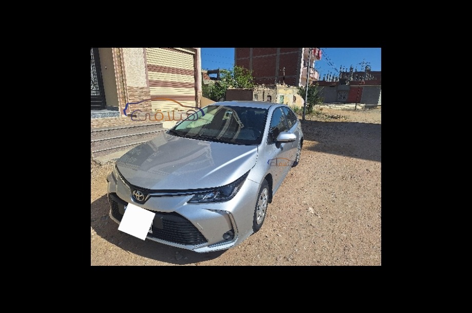Corolla Toyota فضي