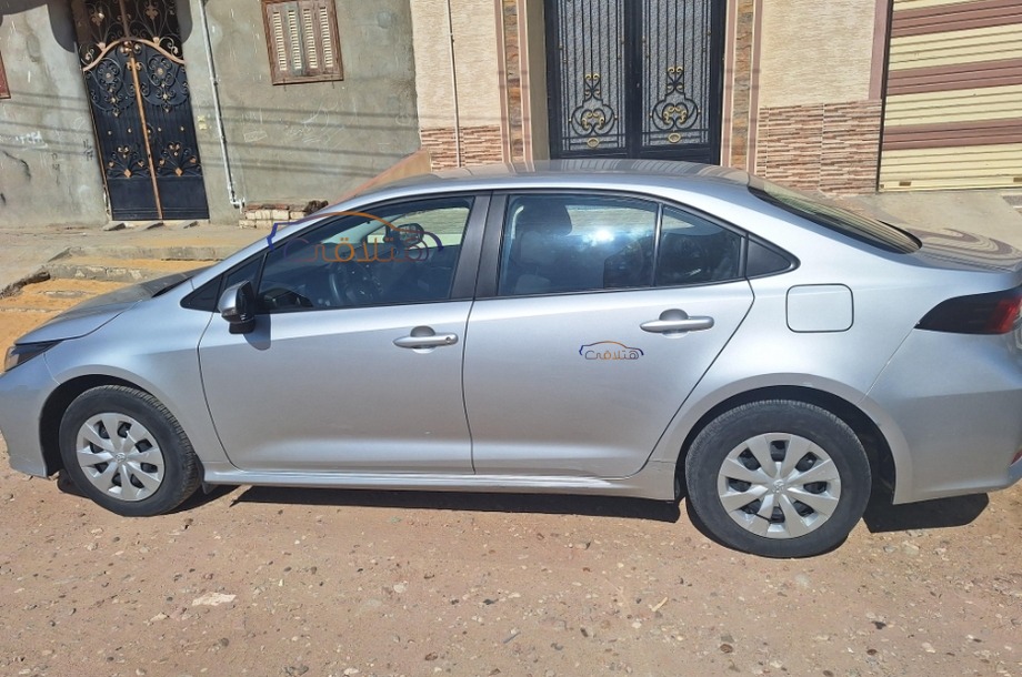 Corolla Toyota فضي