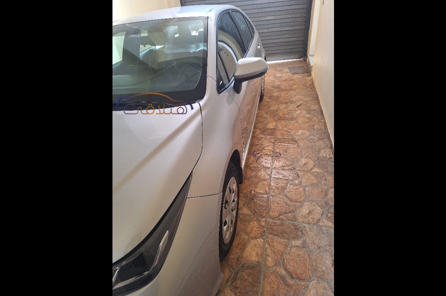 Corolla Toyota فضي