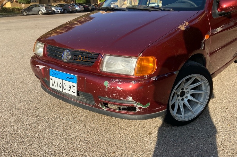 Polo Volkswagen Dark red