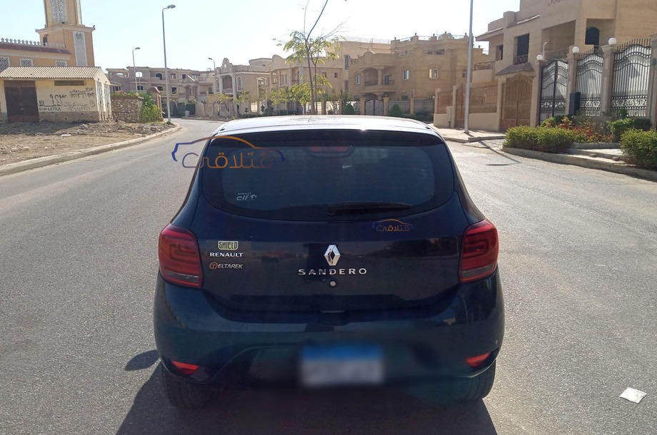Sandero Renault أزرق